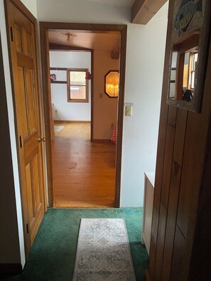 Interior - Cozy 1-bedroom apartment with AC, WiFi in charming Port Jervis (Port Jervis)