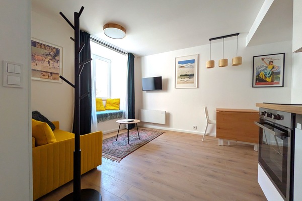 Design Apartment | 1 bedroom, laptop workspace, blackout drapes, iron/ironing board
