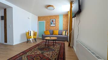 Premier Apartment | 1 bedroom, laptop workspace, blackout curtains, iron/ironing board