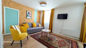 Premier Apartment | 1 bedroom, laptop workspace, blackout drapes, iron/ironing board