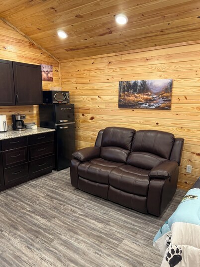 Cabin Unit 1 of 6 in amazing Paige with AC, WiFi