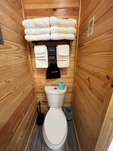 Cabin Unit 1 of 6 in amazing Paige with AC, WiFi