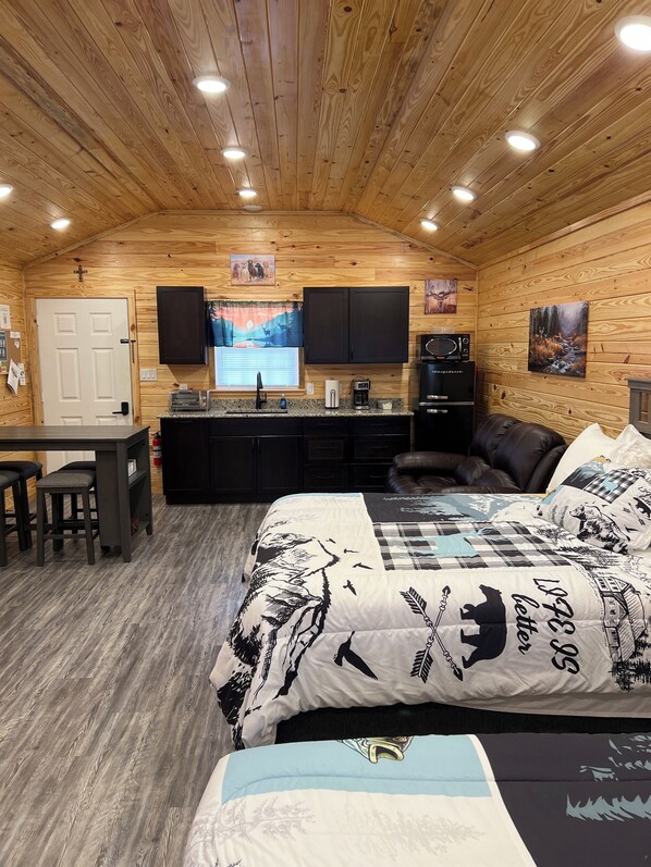 1 bedroom, iron/ironing board, WiFi, bed sheets - Cabin Unit 1 of 6 in amazing Paige with AC, WiFi (Paige)