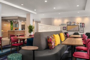 Lobby - Home2 Suites By Hilton Capitol Heights Washington Dc (Capitol Heights)