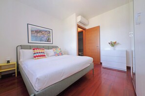 Apartament, 1 dormitori | 1 dormitori, caixa forta a l'habitació i planxa i posts de planxar 