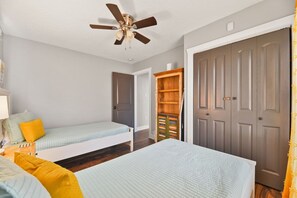 2 bedrooms, desk, iron/ironing board, WiFi