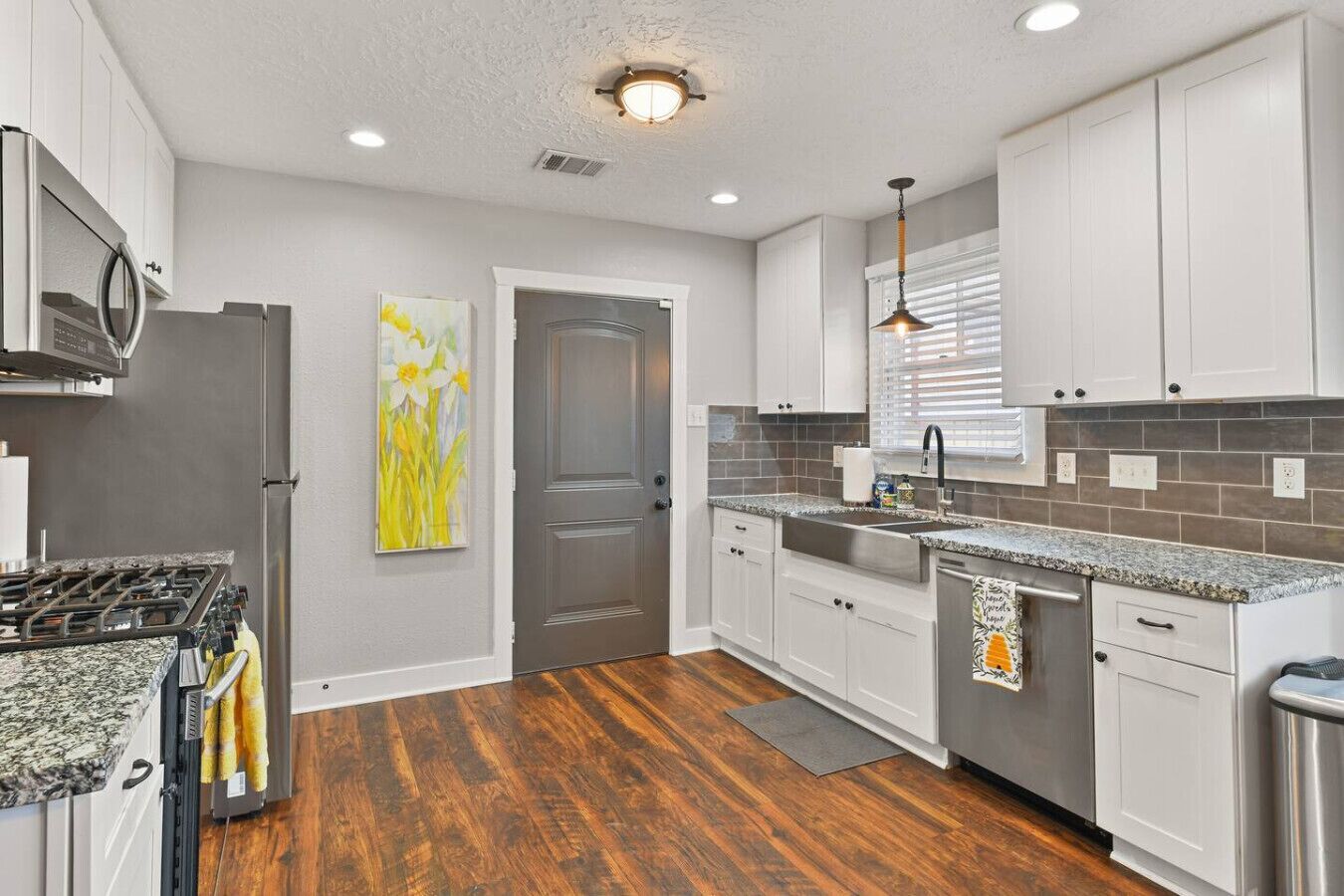 Kylskåp, mikrovågsugn, ugn och spishäll