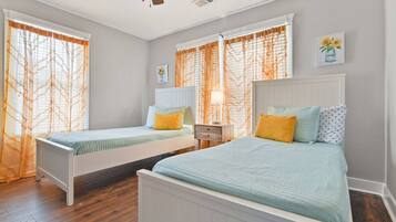 2 slaapkamers, een bureau, een strijkplank/strijkijzer, wifi