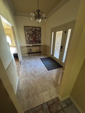 Interior - Troup TX, 3-bedroom handicapped house with Heated Indoor Pool. (Troup)