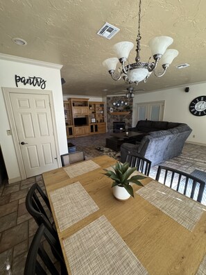 Interior - Troup TX, 3-bedroom handicapped house with Heated Indoor Pool. (Troup)