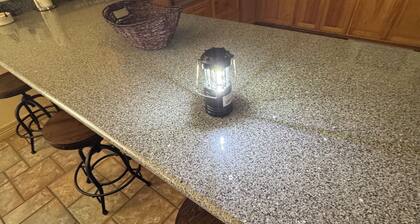 Troup TX, 3-bedroom handicapped house with Heated Indoor Pool.