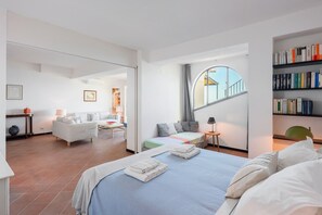 4 chambres, bureau, fer et planche à repasser, accès au Wi-Fi (inclus)