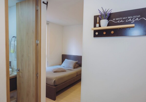 1 chambre, bureau, accès au Wi-Fi (inclus), literie fournie