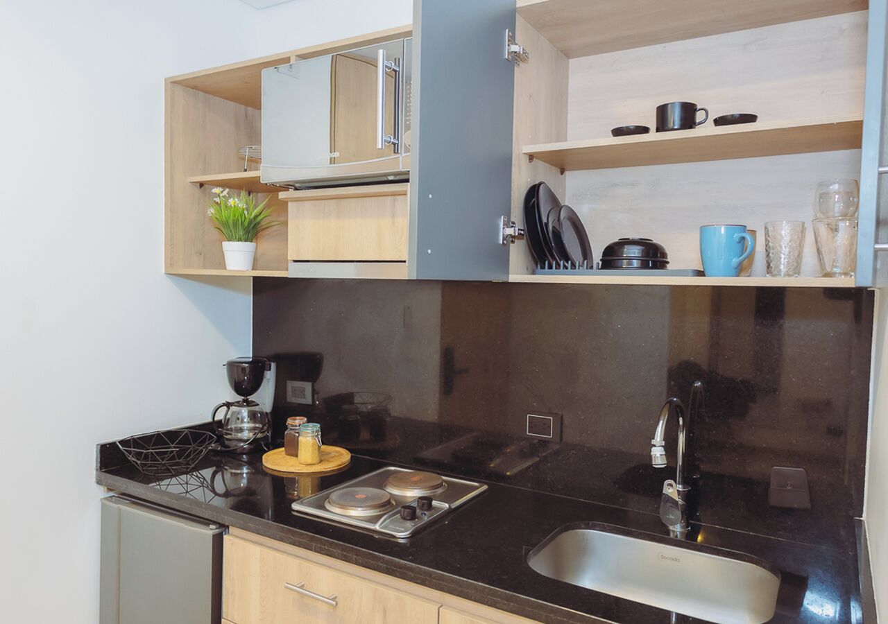 Micro-ondes, cafetière/bouilloire