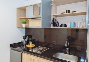 Microwave, coffee/tea maker, cookware/dishes/utensils, spices