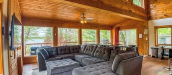 4-bedroom cabin in Beautiful Bemidji with AC, WiFi, Game room, 2 kitchens