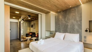 Basic Studio | Laptop workspace, blackout drapes, iron/ironing board, bed sheets - NWTs - Apartamentos com Vista Frente-Mar (Maceió)