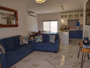 Living area - CASA BRIANNA Beautiful vacation home, only 5 minutes from the sea. (Puerto Peñasco)