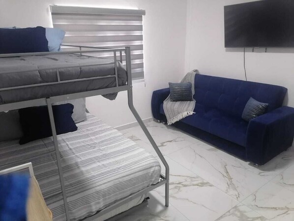 3 室のベッドルーム、アイロン / アイロン台、WiFi、ベッドシーツ