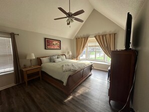 4 slaapkamers, een strijkplank/strijkijzer, wifi, beddengoed