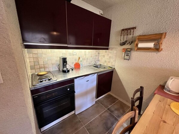 Fridge, microwave, oven, coffee/tea maker - 1st floor, balcony, tv, 32m², Villard de Lans (Corrençon-en-Vercors)