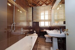 Apartment | Bathroom