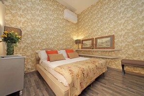 Apartment | 1 bedroom, blackout drapes, iron/ironing board, free WiFi