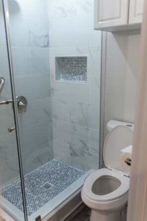 Håndklær, såpe og toalettpapir