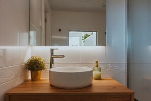 淋浴設備、風筒、提供毛巾、番梘