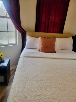 2 bedrooms, iron/ironing board, WiFi, bed sheets