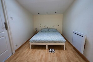 2 Schlafzimmer, Reisekinderbett, kostenloses WLAN, Bettwäsche