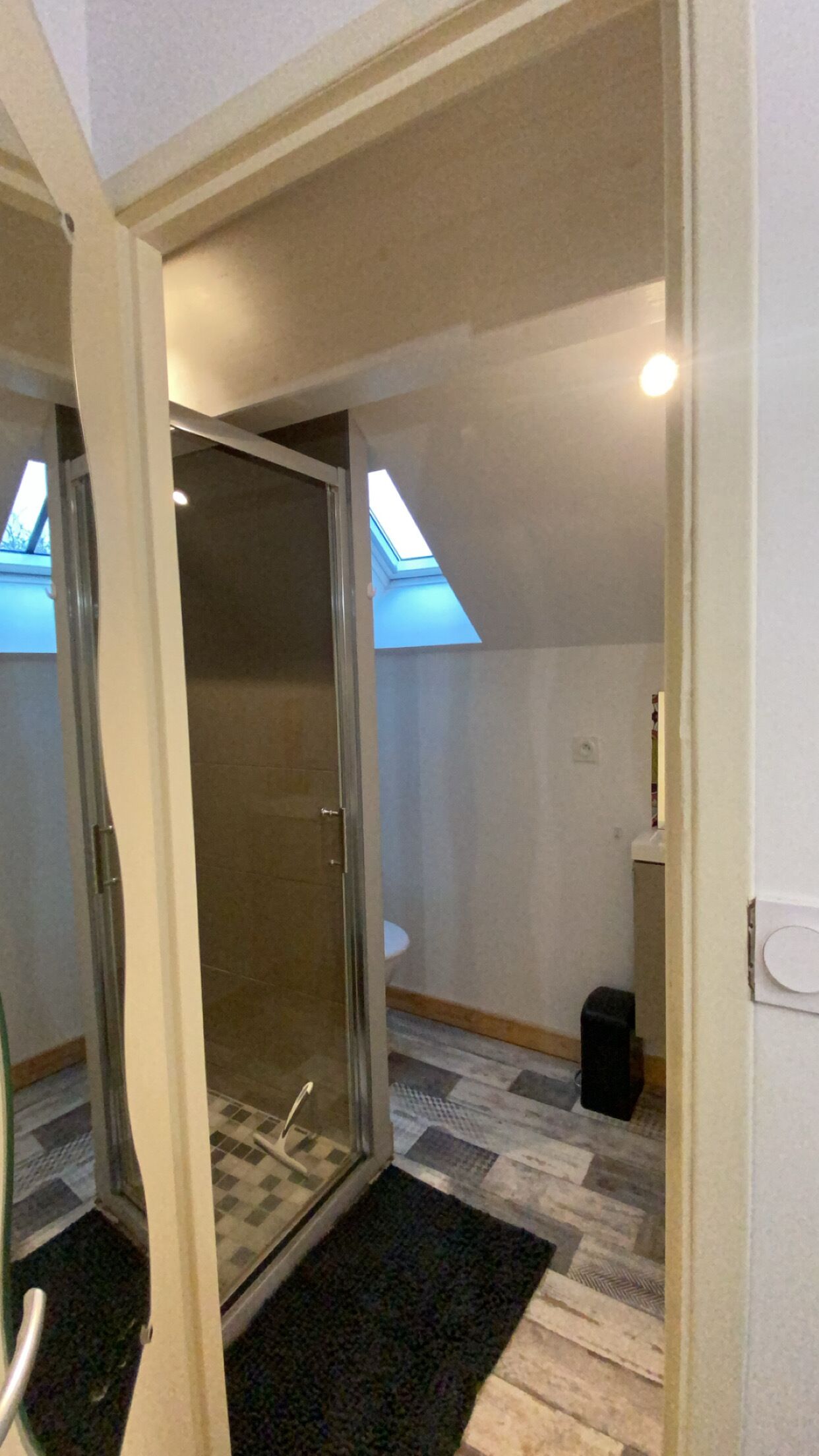Een douche, toiletpapier
