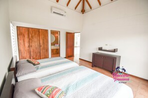 4 Schlafzimmer, Schreibtisch, Bügeleisen/Bügelbrett, kostenloses WLAN