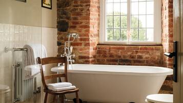 Premium Double Room, Ensuite | Bathroom | Shower, free toiletries, towels, soap