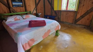 Cabaña básica, balcón, vista al jardín | 1 habitación