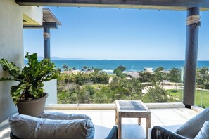 Condo tiện nghi đơn giản, quang cảnh biển | Quang cảnh ban công