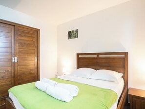 3 chambres, lit parapluie, Wi-Fi, draps fournis