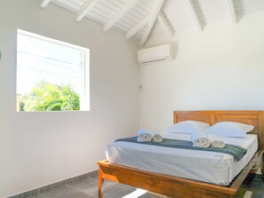 3 bedrooms, travel cot, WiFi, bed sheets - Villa Yanachrys with private pool, located in a quiet area 5 away to city center (Saint François)