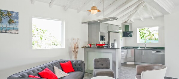 TV - Villa Yanachrys with private pool, located in a quiet area 5 away to city center (Saint François)