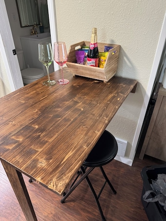 Dining. Cozy 1-bedroom house with AC and WiFi in charming Farmington