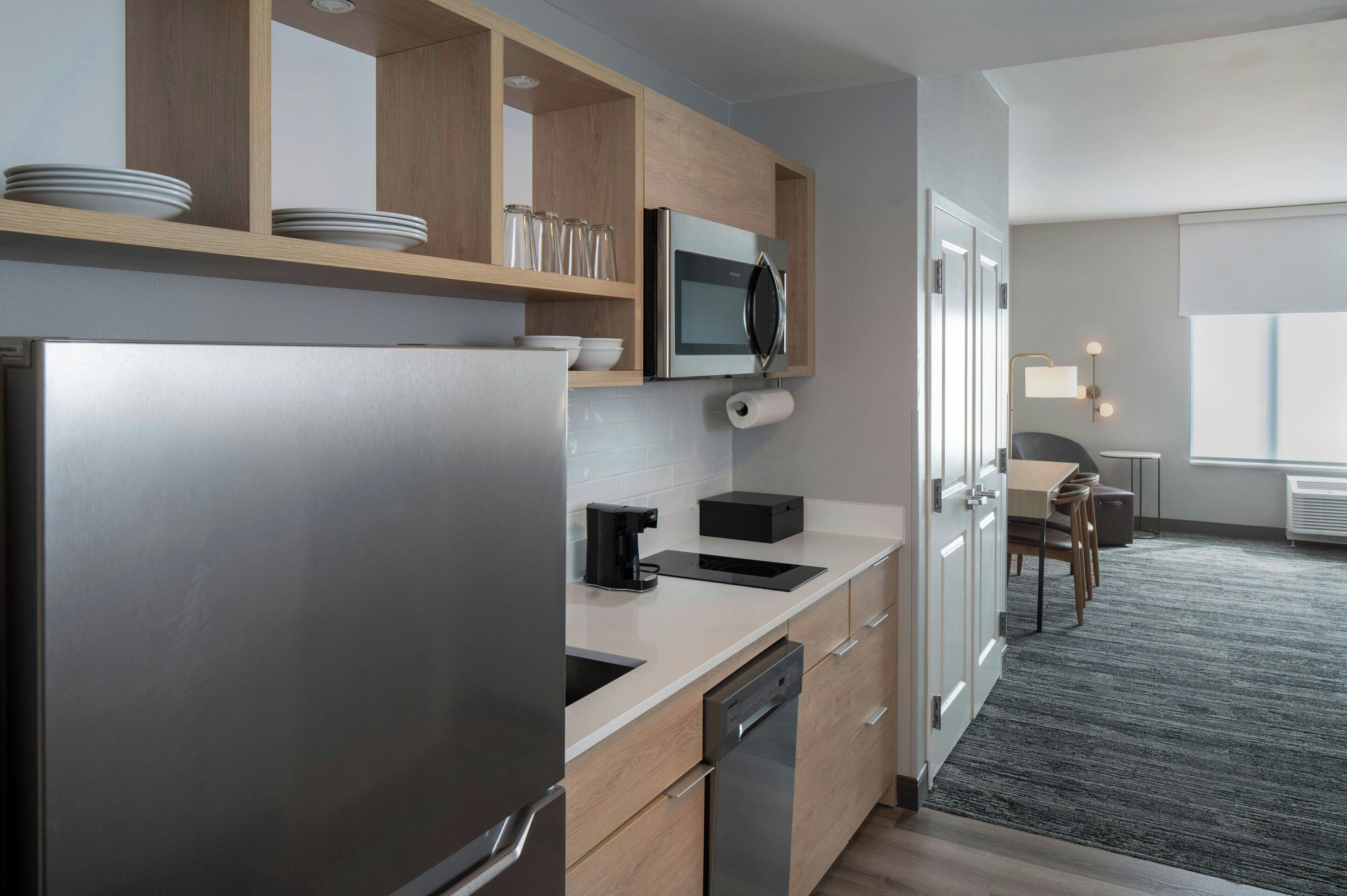 Suite, 1 Schlafzimmer | Schreibtisch, laptopgeeigneter Arbeitsplatz, Bügeleisen/Bügelbrett