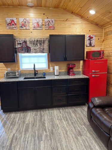 Cabin Unit 4 of 6 with AC and WiFi in serene Paige