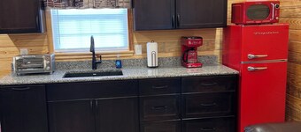 Cabin Unit 4 of 6 with AC and WiFi in serene Paige