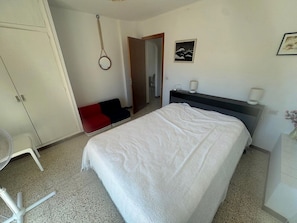 1 Schlafzimmer, Bügeleisen/Bügelbrett