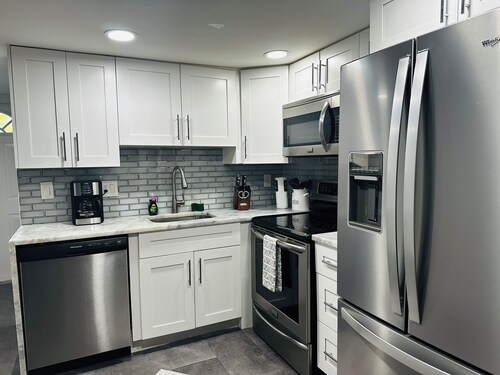 Charming 2-bedroom apartment with AC, WiFi in pleasant Delray Beach