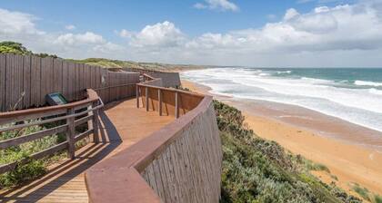 Logans Beach Apartments - The Loft
