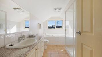 Hårtørrer, håndklæder