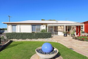 Exterior - Logans Beach Apartments - Elements (Warrnambool)