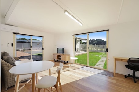 Interior. Logans Beach Apartments - Lil Greenviews