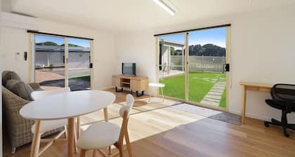 Logans Beach Apartments - Lil Greenviews